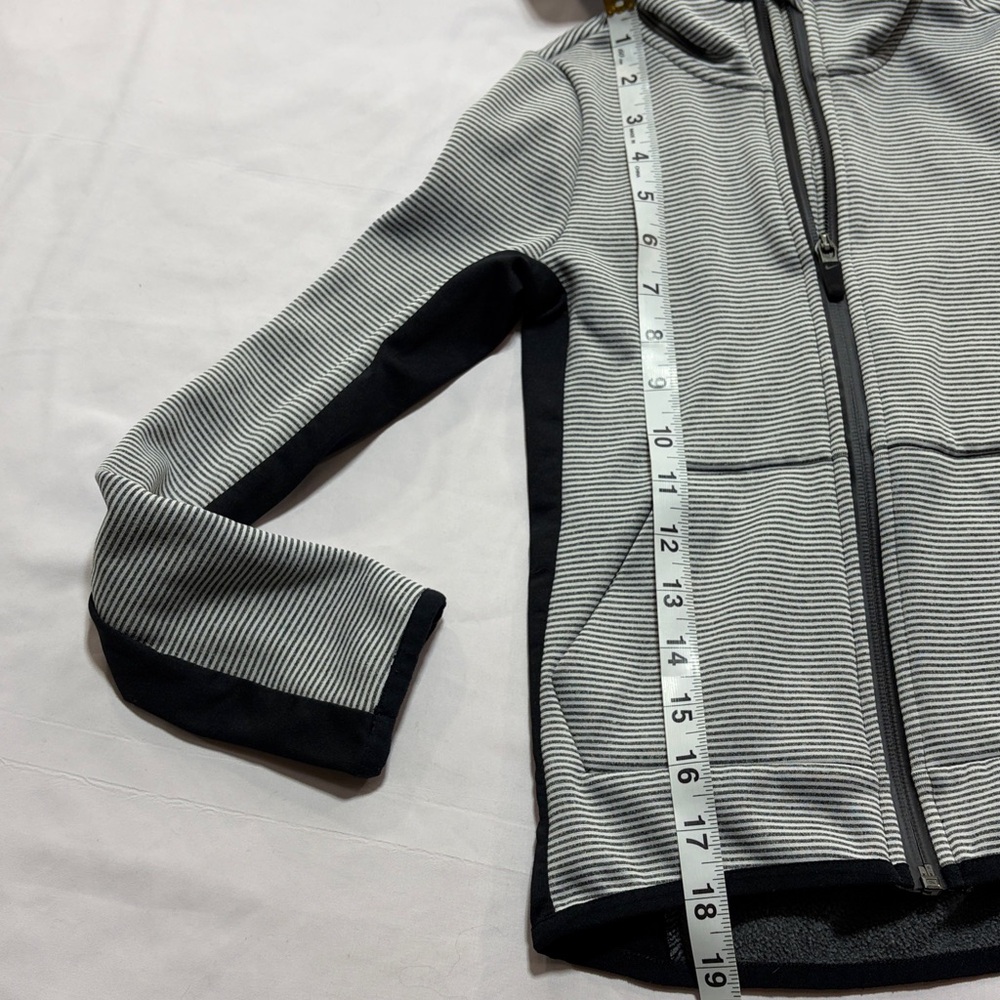 Nike big kids XS (6/8) dry fit full zip hoodie - Picture 5 of 9